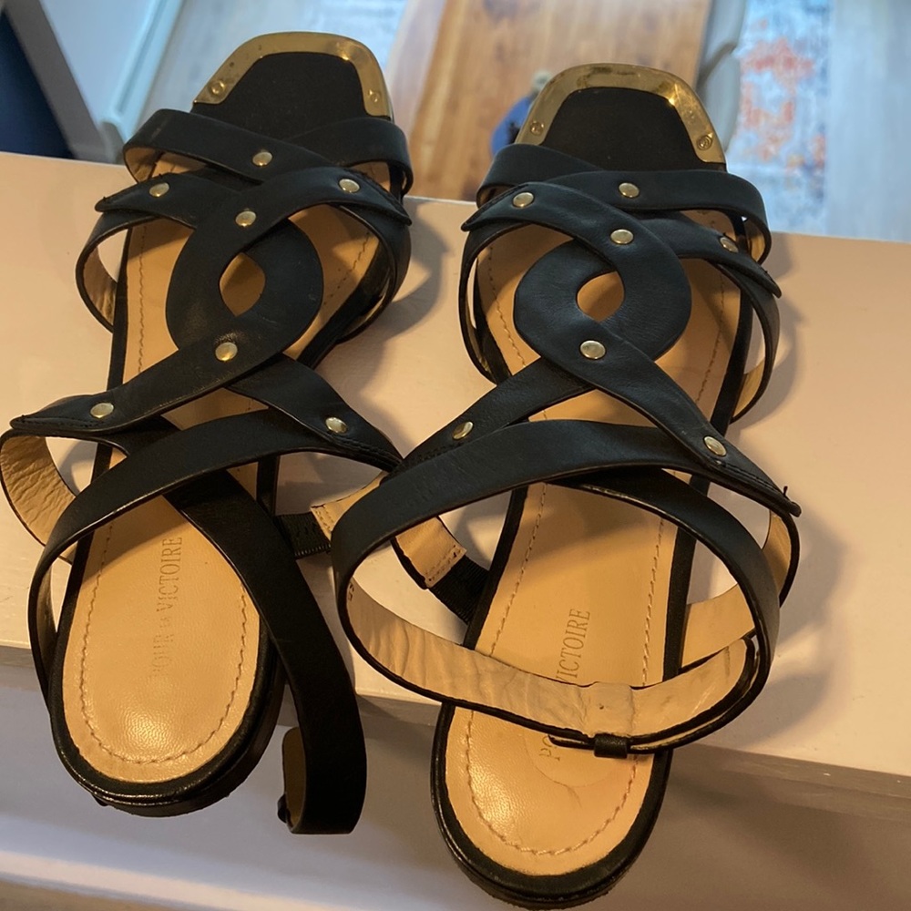 Pour la victoire sandals